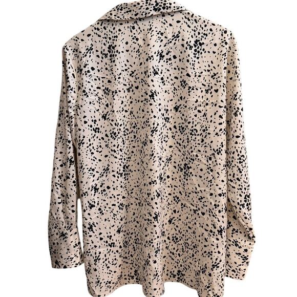 A New Day Women’s M Black White Abstract Dot Button Down Blouse Workwear Animal - Picture 5 of 10